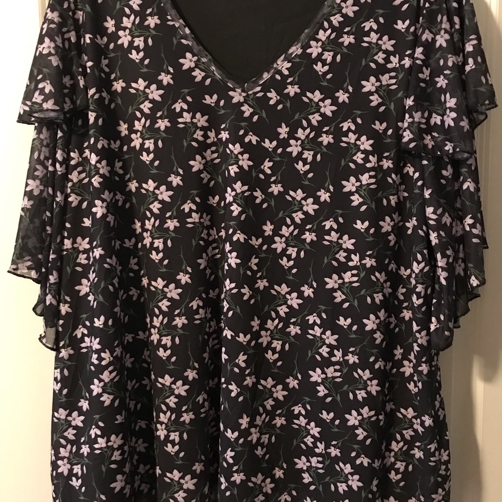 5X - NWOT-Floral Black and Purple Women's Top
